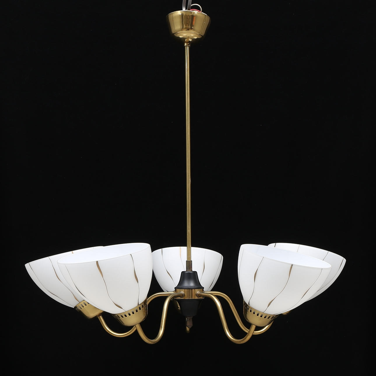 TAKLAMPA, 5-armad med glaskupor, 1900-talets tredje kvartal.