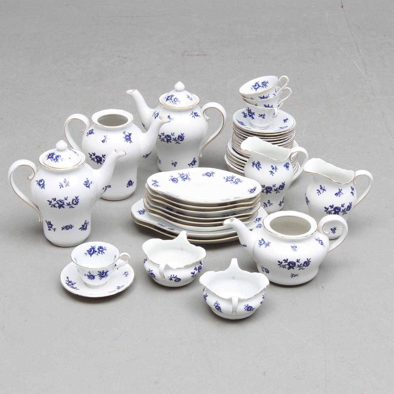 SERVISDELAR, porslin, Röstrand.