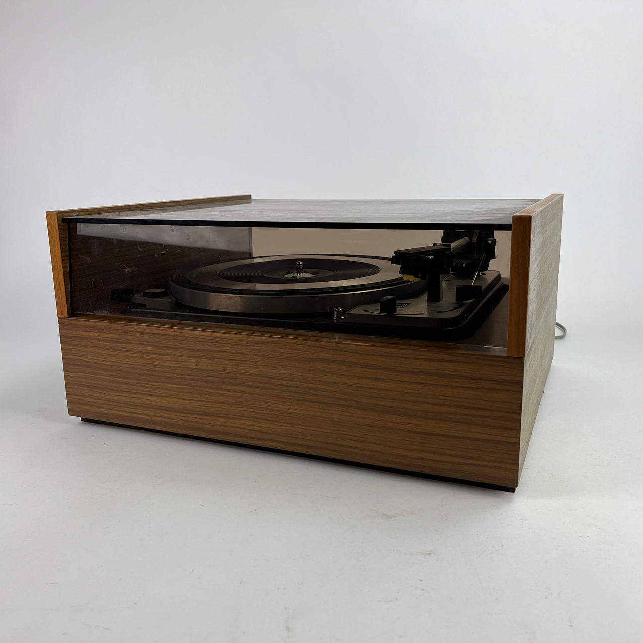 A 1960's Dual 1019 turntable.