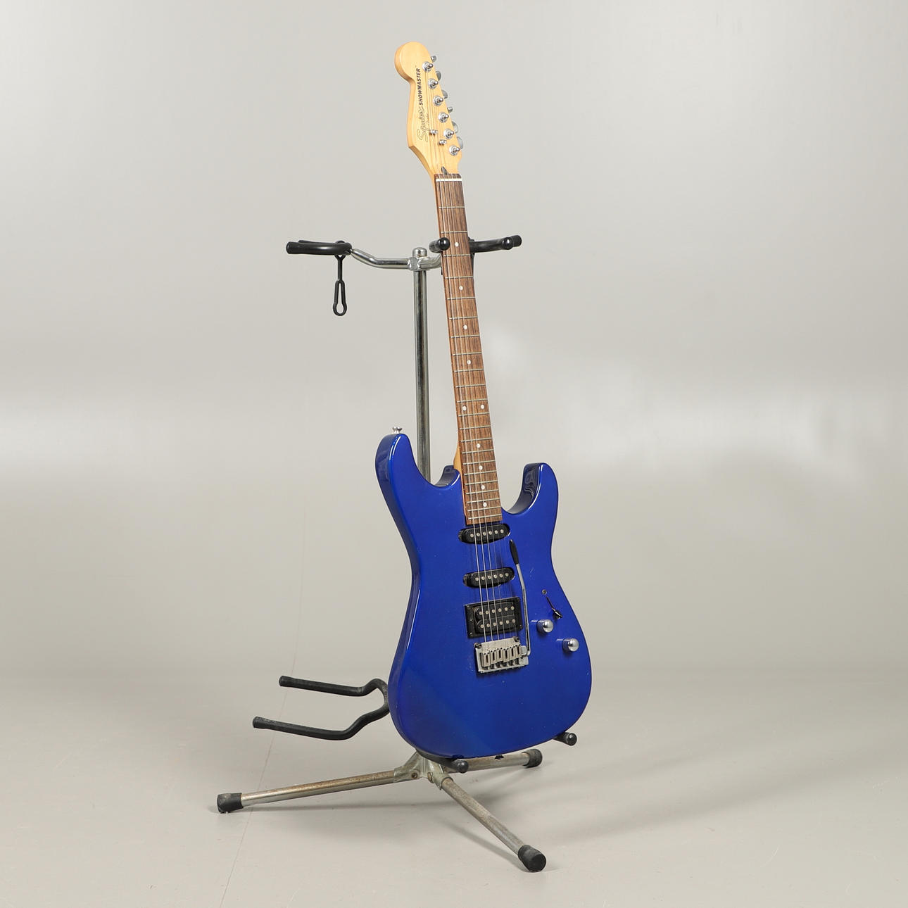 EINE SQUIRE VON FENDER SHOWMASTER E-GITARRE.