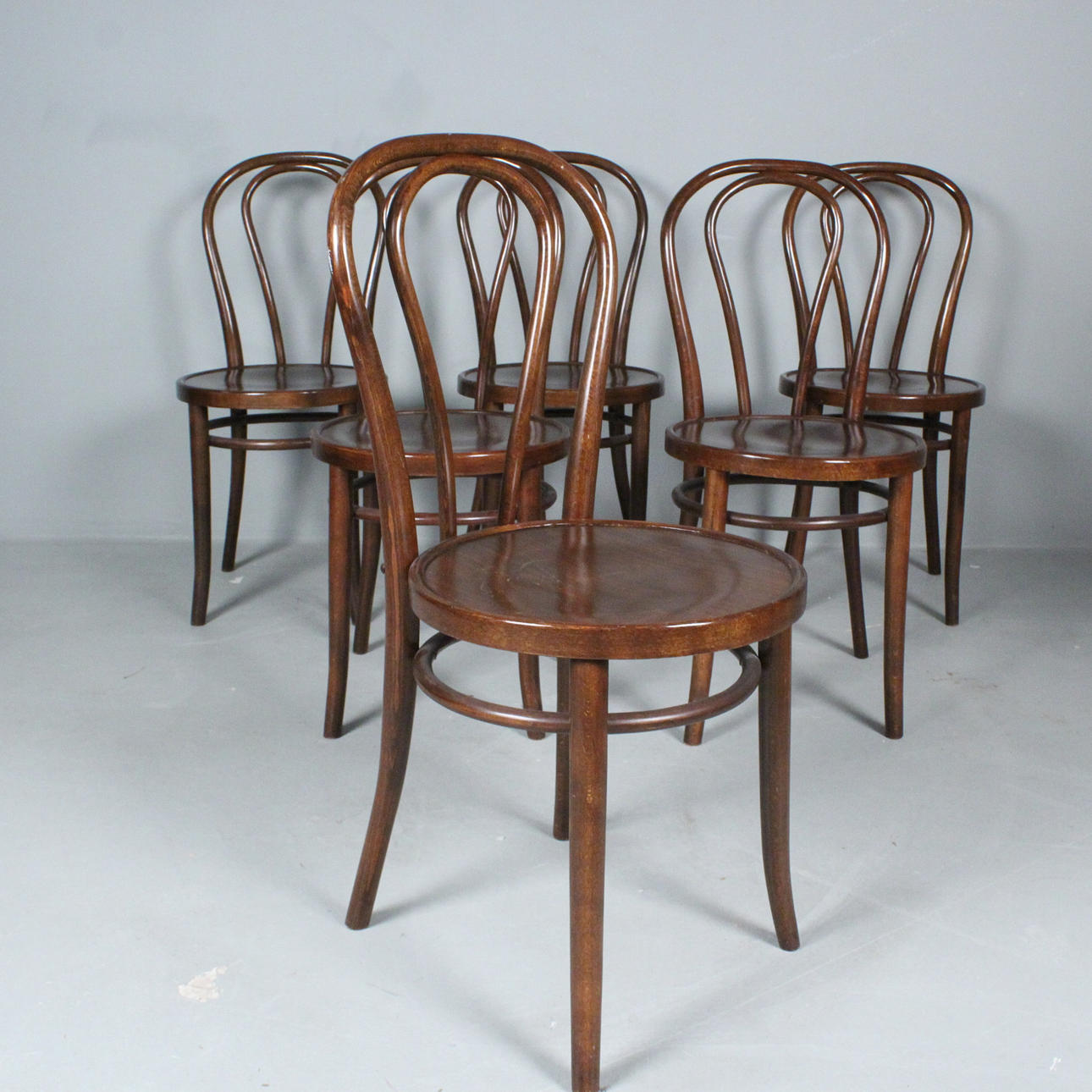 Sex vintage bistro stolar.