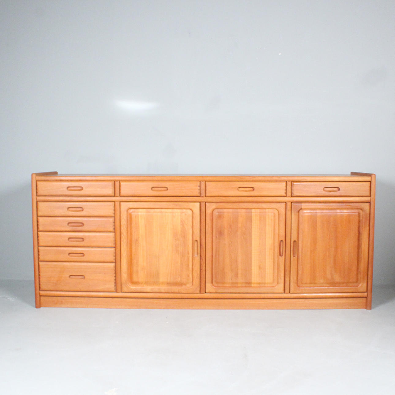 DYRLUND. Sideboard der 1960er, Teak.