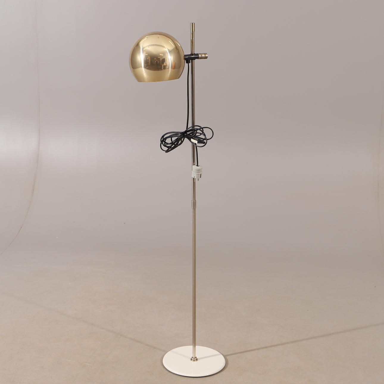 GOLVLAMPA, "Hemi Klot", mässing.