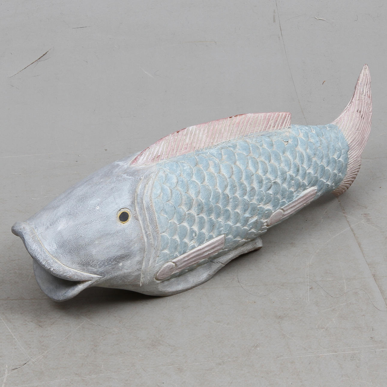 OIDENTIFIERAD KONSTNÄR. Skulptur, Fisk, bemålat trä, 1990-tal.