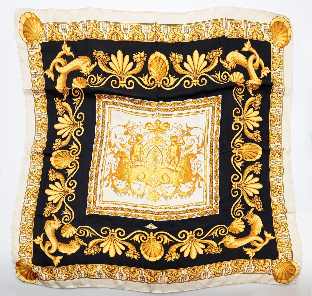 Versace Seidentuch.