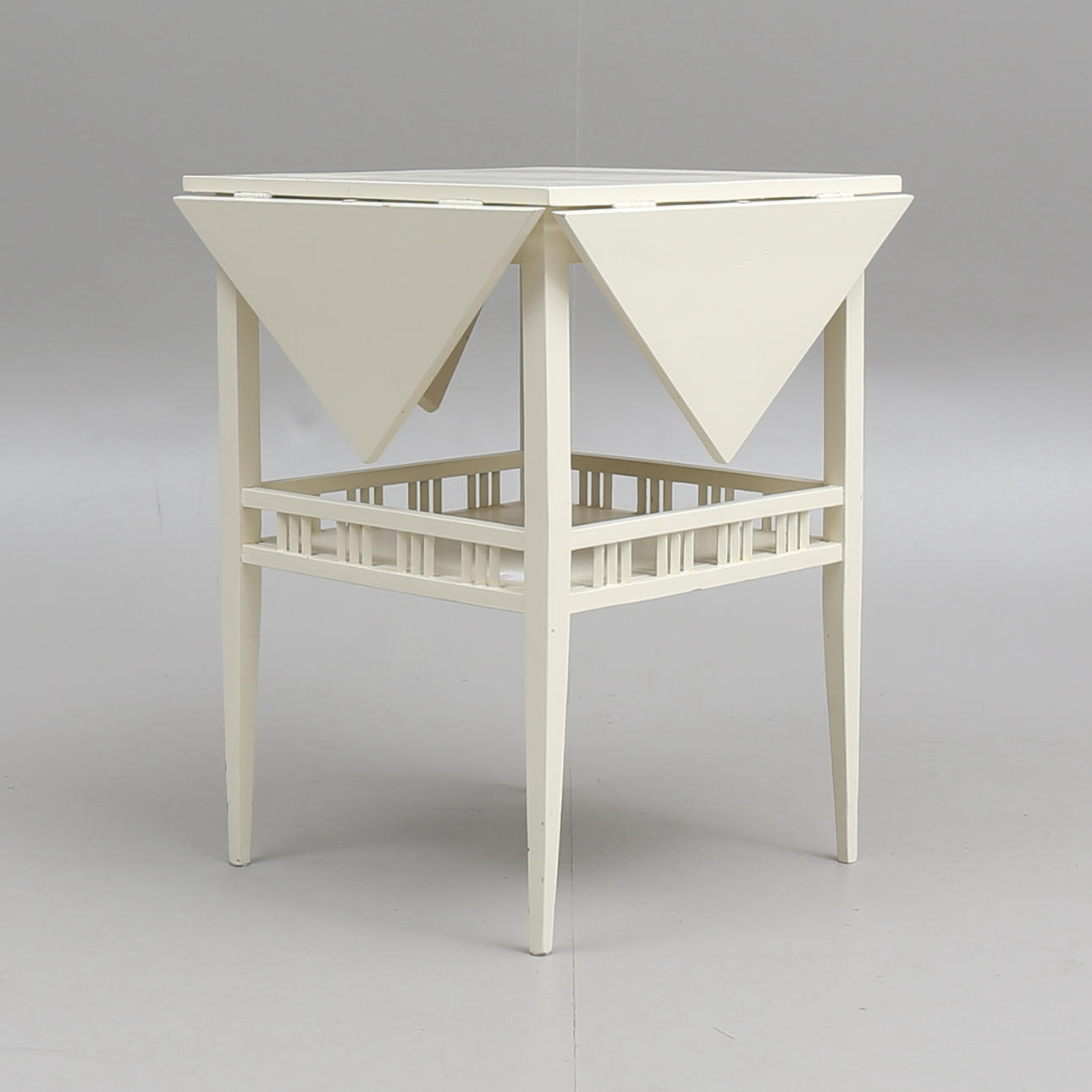 BORD, jugend- / Carl Larsson-stil, 1900-tal.