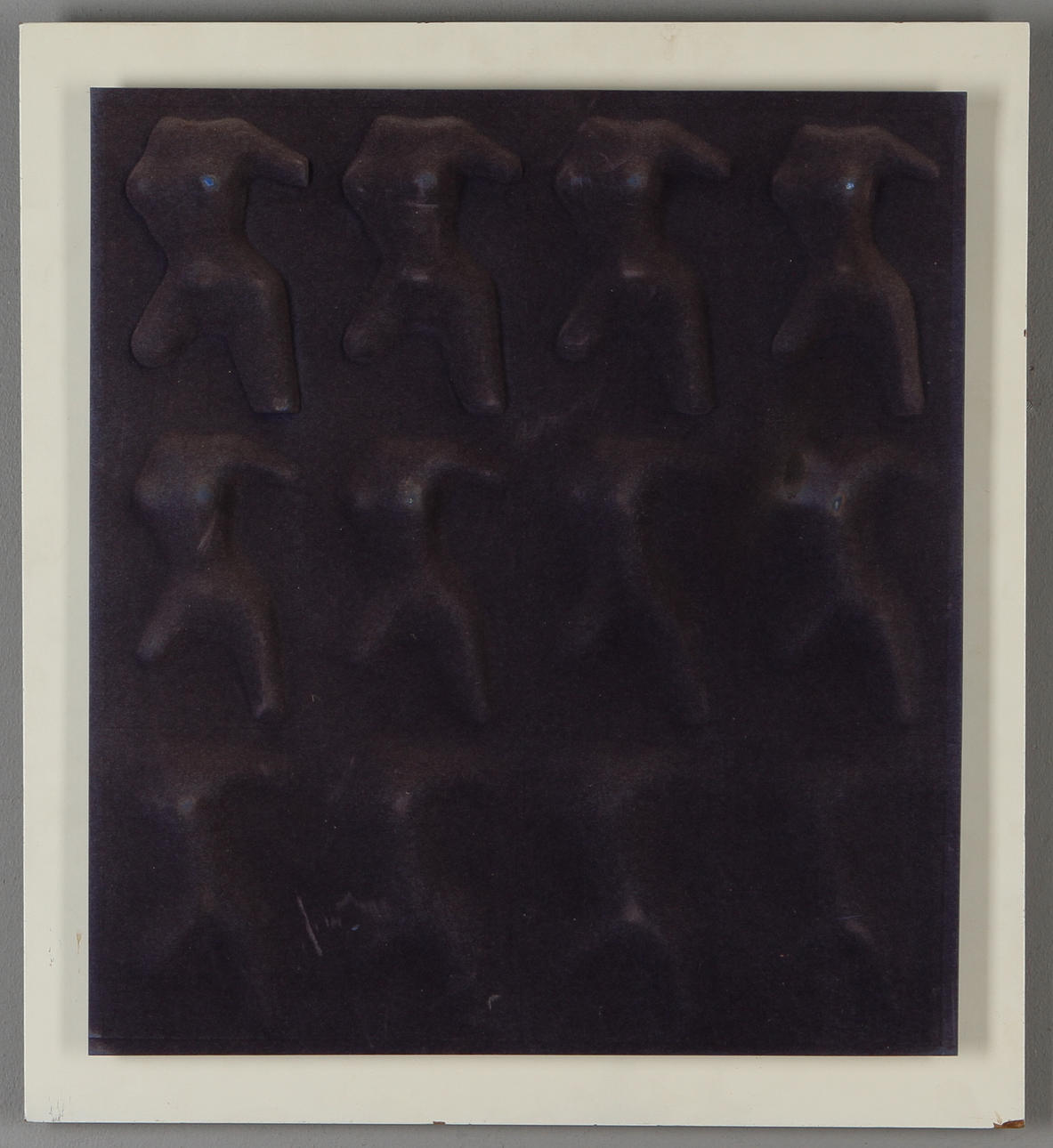 OKÄND KONSTNÄR. Kvinnnofigurer i relief, 1900-tal.