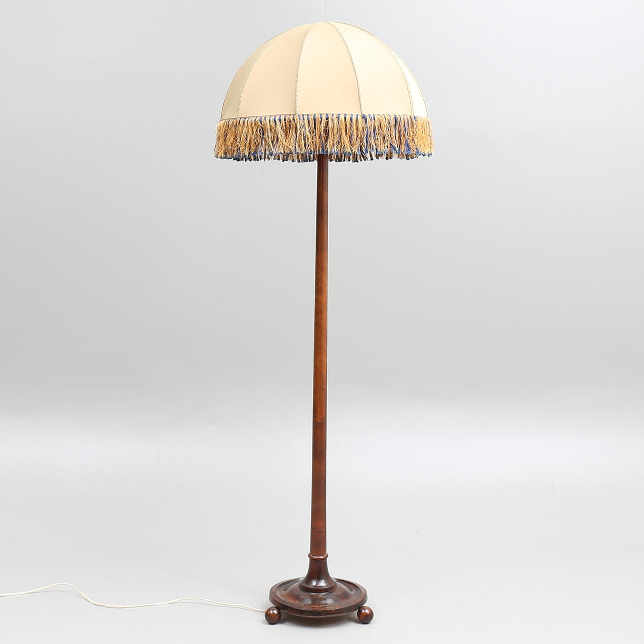 GOLVLAMPA, tidigt 1900-tal.