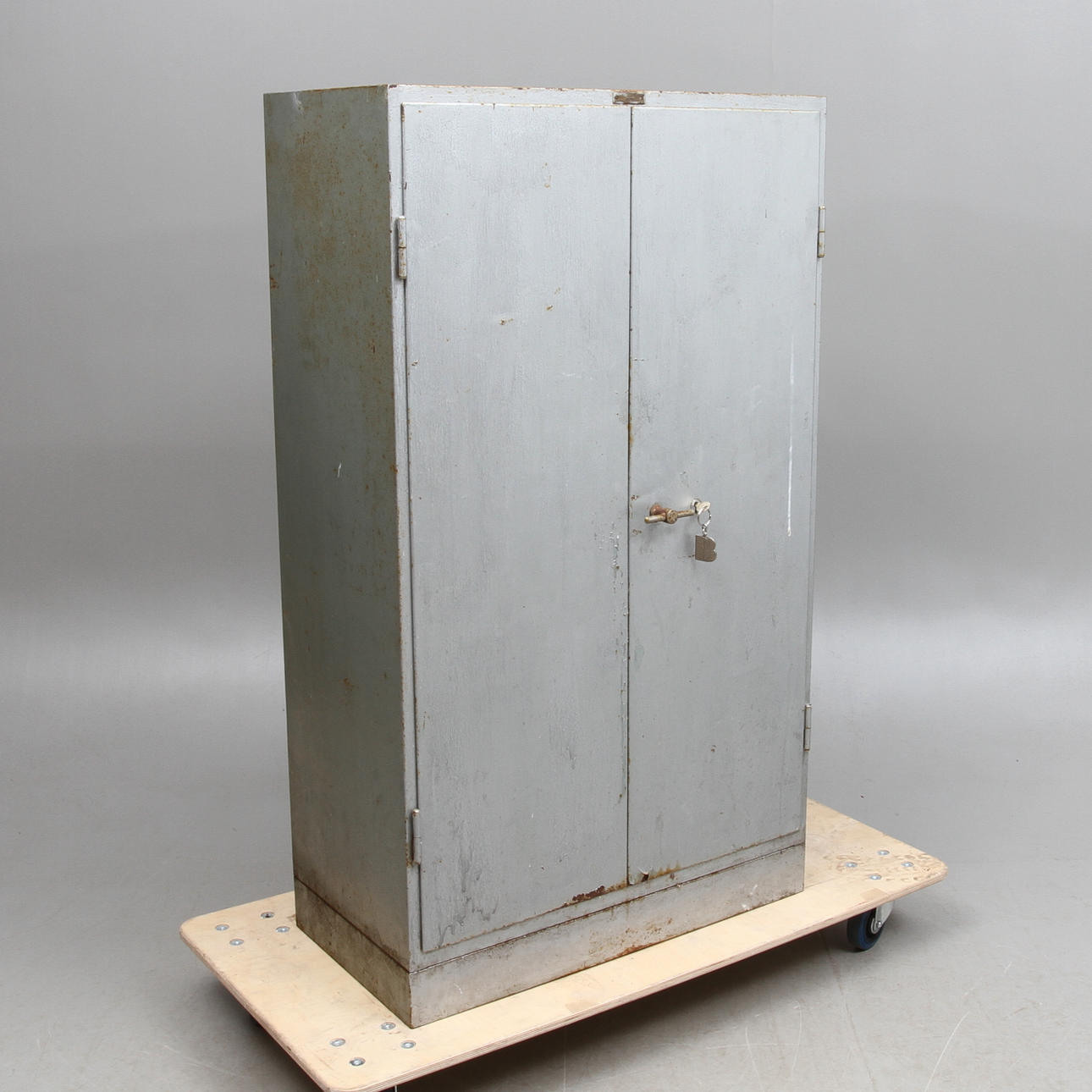 SKÅP, indurstridesign, 1900-tal.