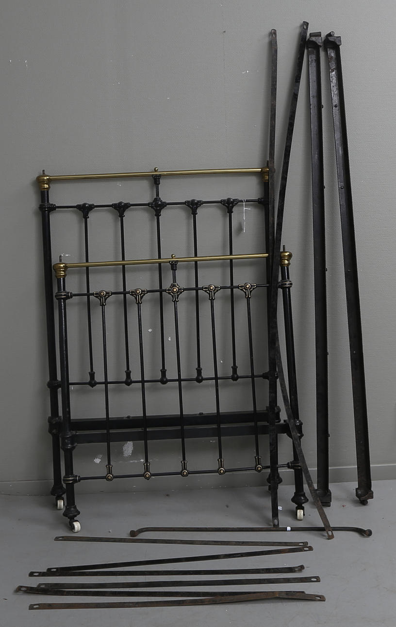 JÄRNSÄNG, omkring 1900.