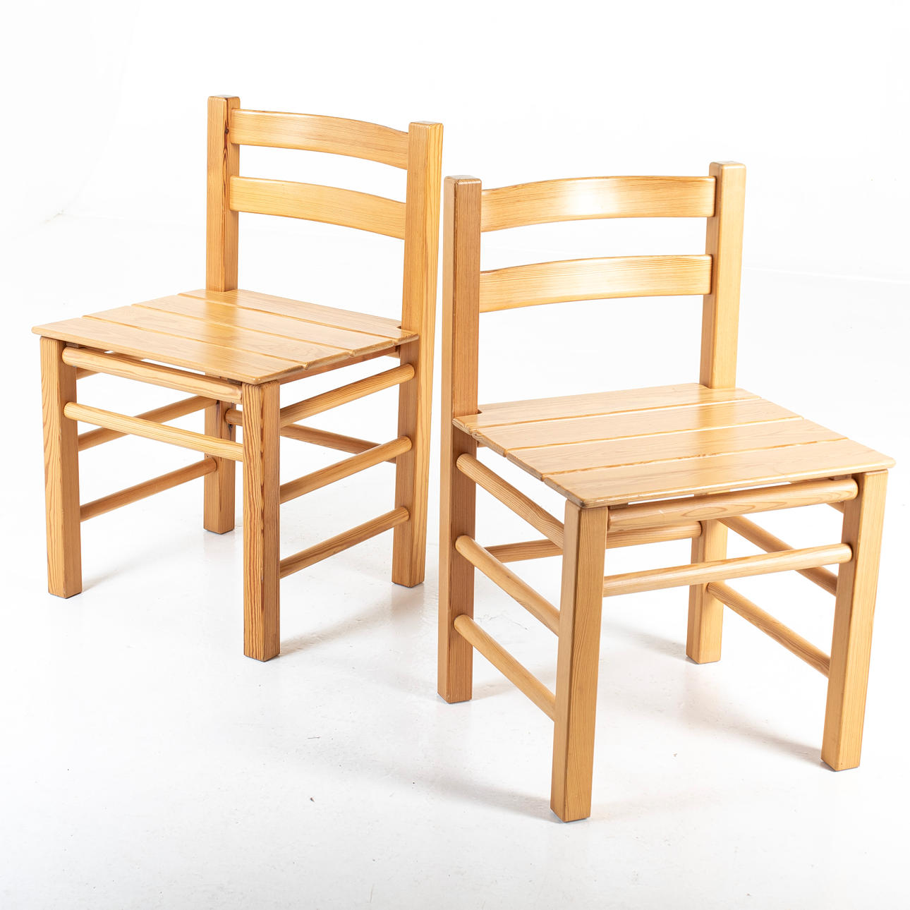 KARIN MOBRING. Stole, et par, „Stable“, IKEA.