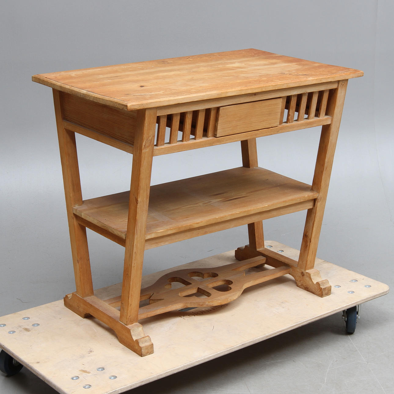 BORD, med låda, jugend, 1900-talets början.