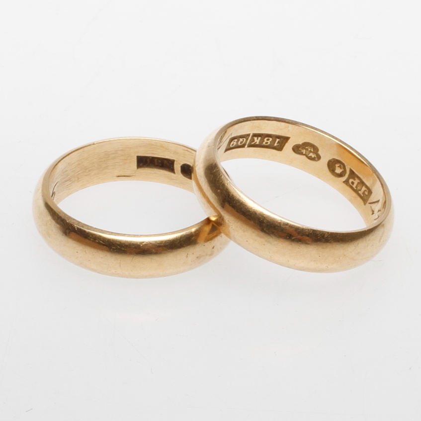 RINGAR, 2 st, 18k guld, vikt ca 9,8 gr.