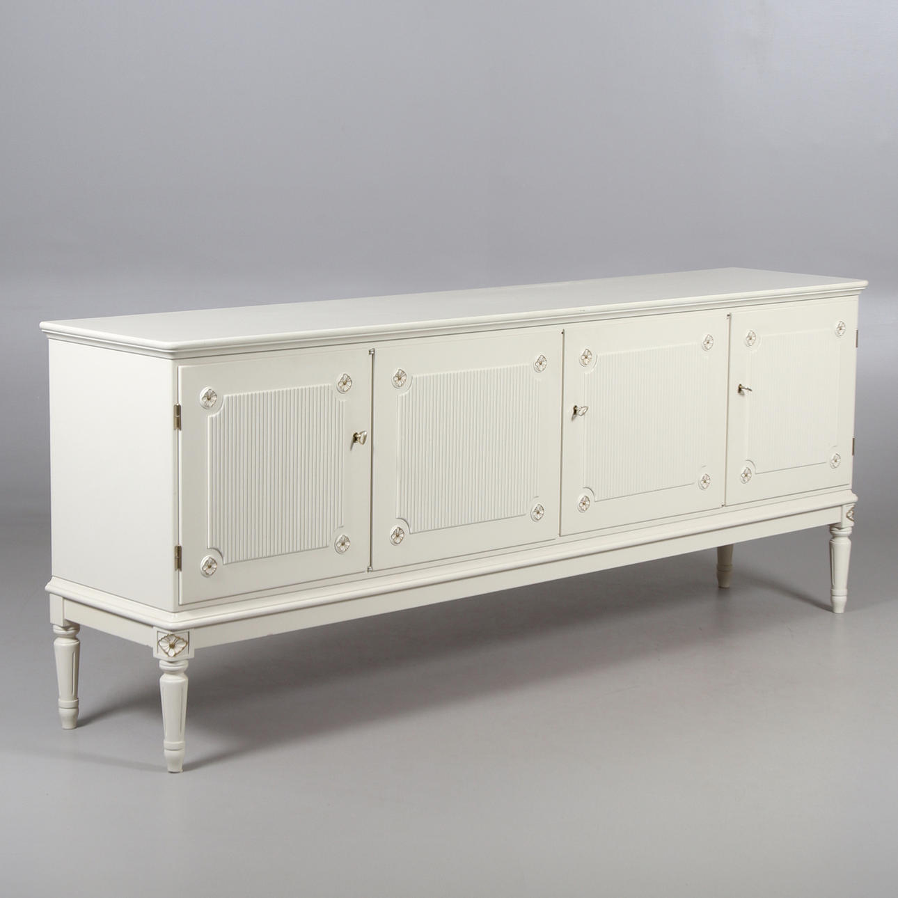 SKÆNK, gustaviansk stil, 20. århundrede.