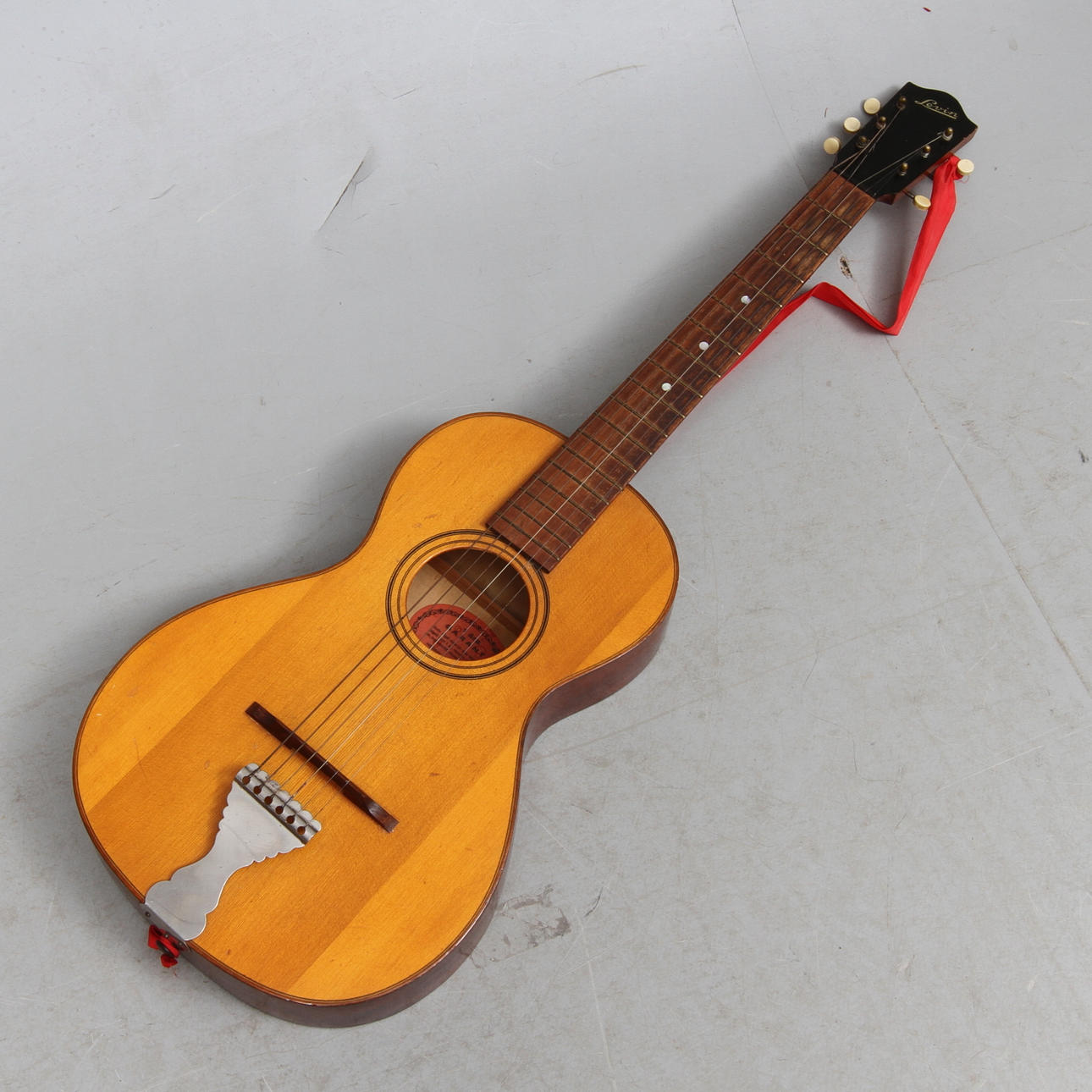 AKUSTISK GITARR, Levin.