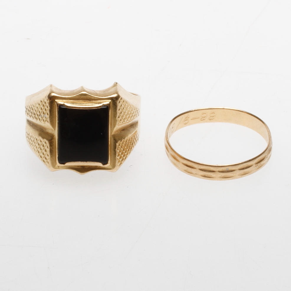 RINGAR, 2 st, 18k guld, total vikt ca 10 gr.