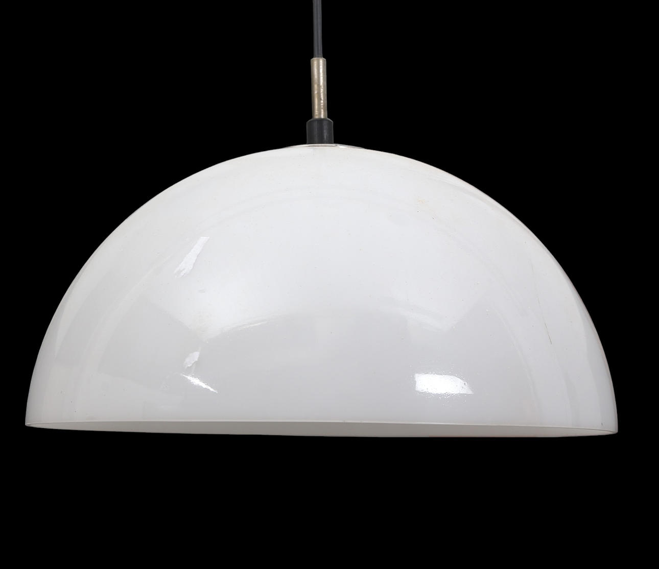 Lámpara de techo “vintage” en plexiglás blanco.