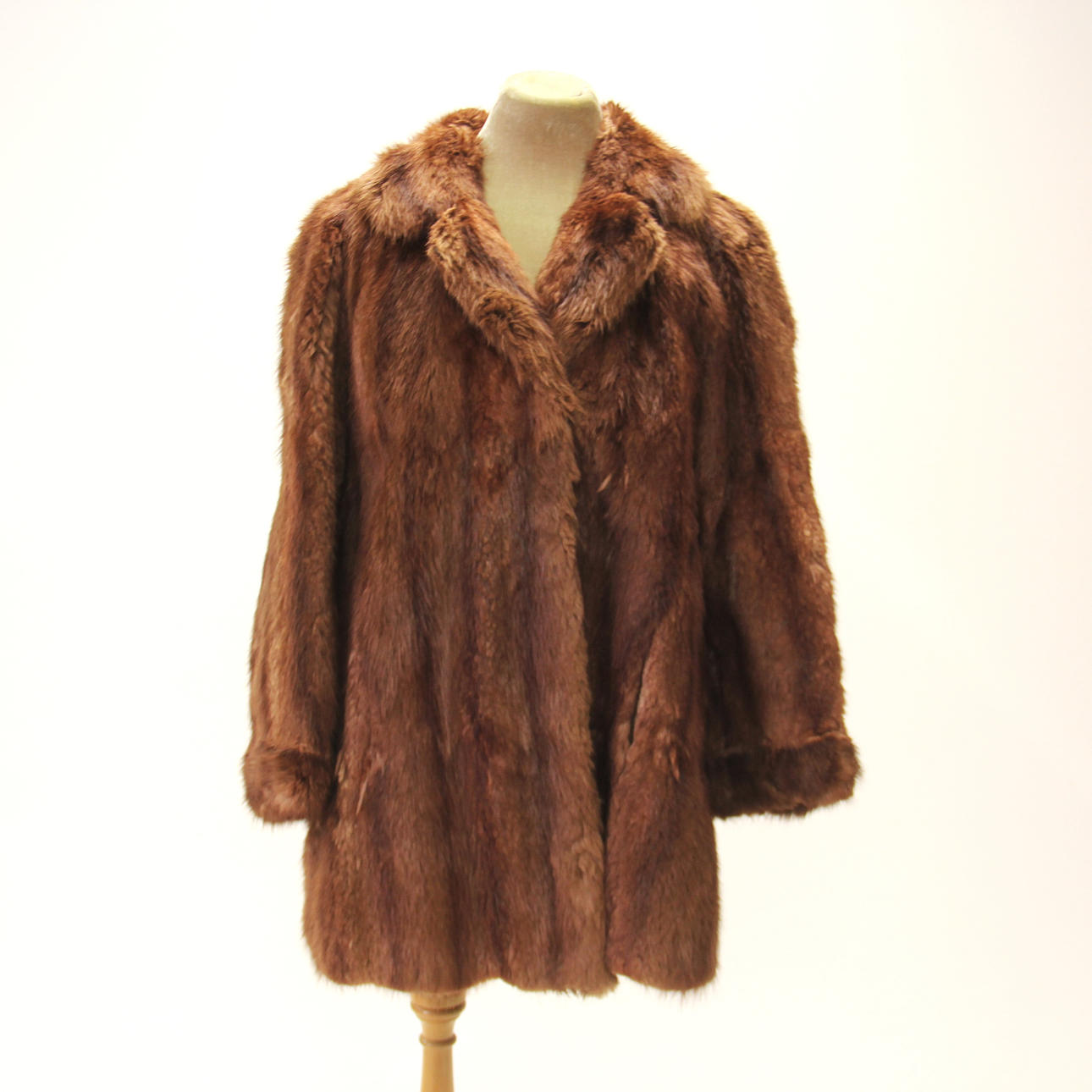 GENEFER STYLES MINK FUR COAT.