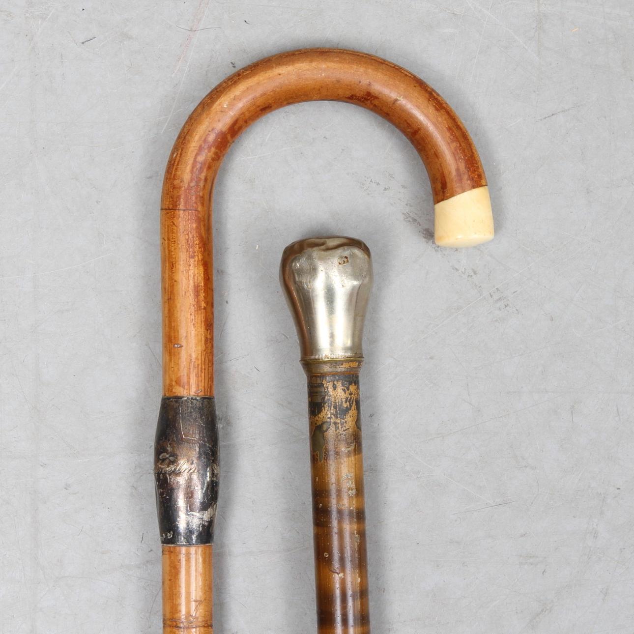 KÄPPAR 2 st varav en med silverdekor sam en med gömma, 1800/1900-tal.