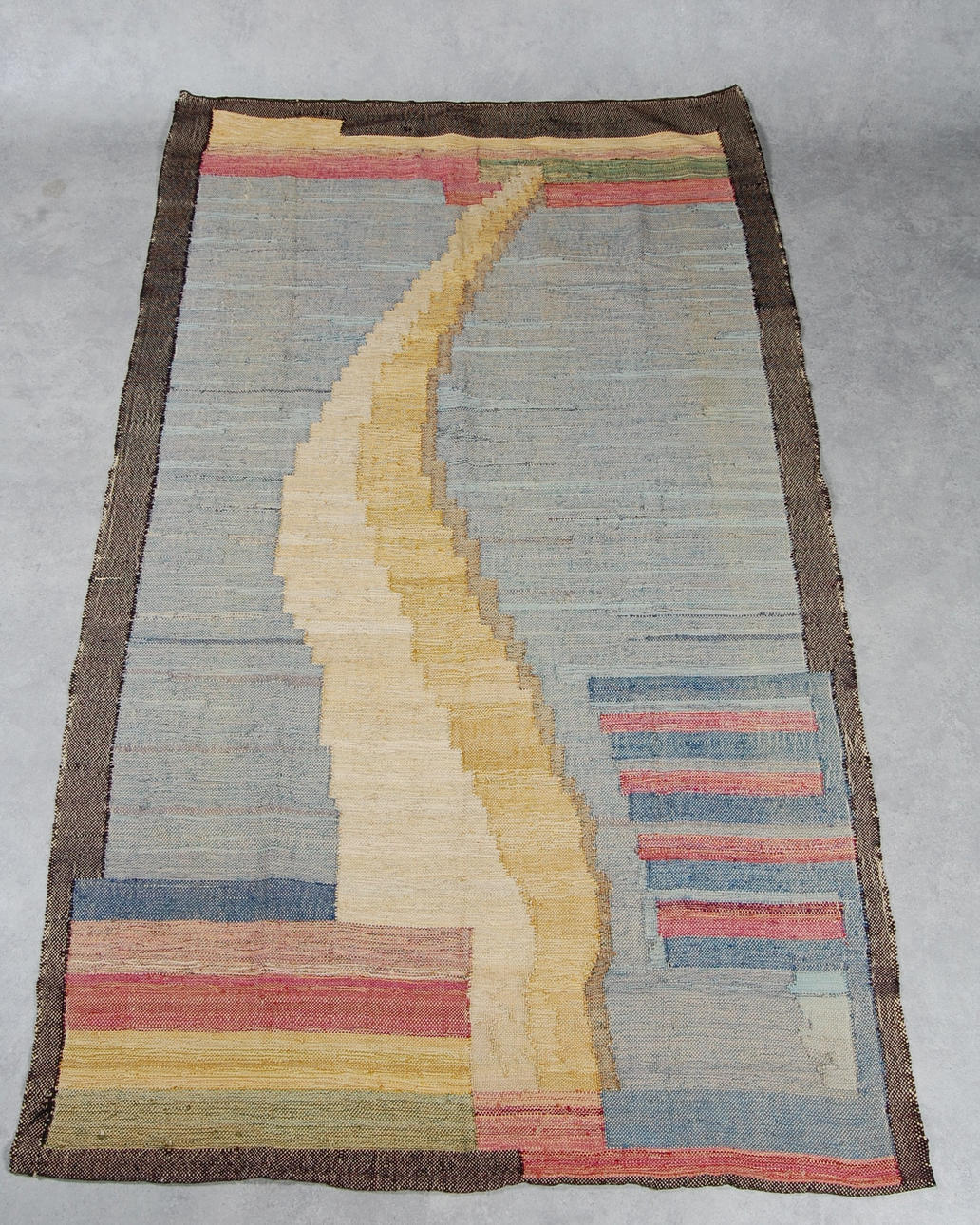 KATJA SOMMELIUS. Bonad, geometrisk komposition vävd 1960, 227 x 136 cm.