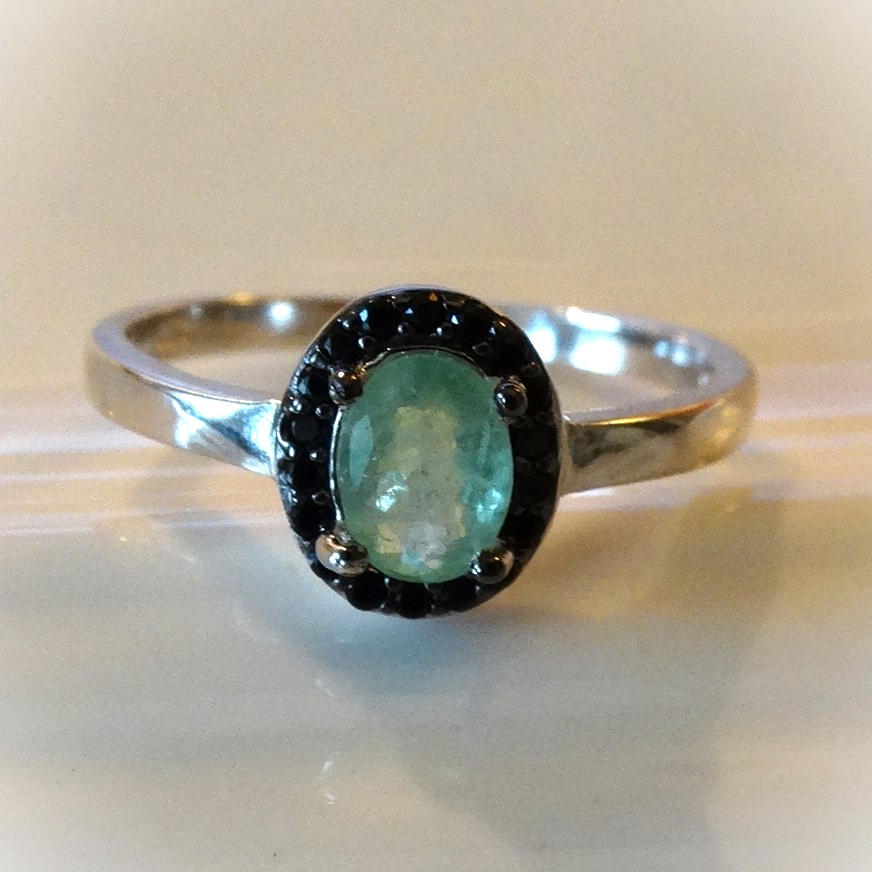 SMARAGD UND SPINELL RING, 925/SILBER.