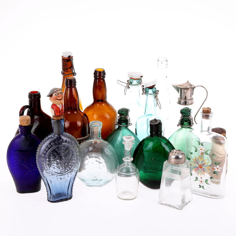 FLASKOR och GLASFÖREMÅL 18 st, 1800-/1900-tal.