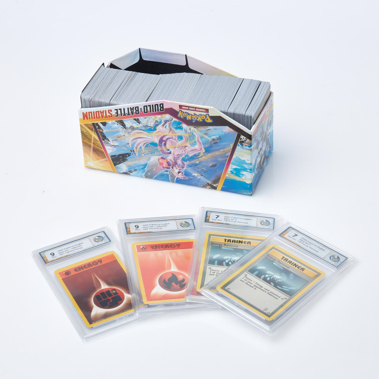 POKMON CARDS, 4 graded mint 9 and near mint 7, 1999-2000, Raukcard, and  about 500 MAGIC COLLECTOR CARDS. Miscellaneous - Miscellaneous - Auctionet