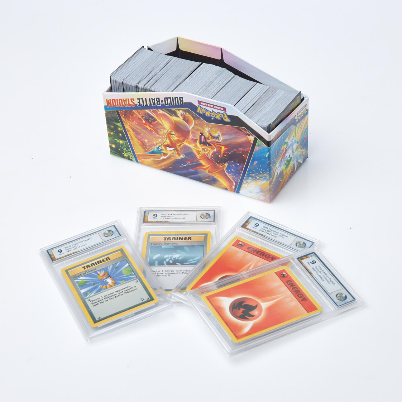 POKMON CARDS, 4 mints 9, 1999-2000, Raukcard and about 500 MAGIC COLLECTOR  CARDS. Miscellaneous - Miscellaneous - Auctionet
