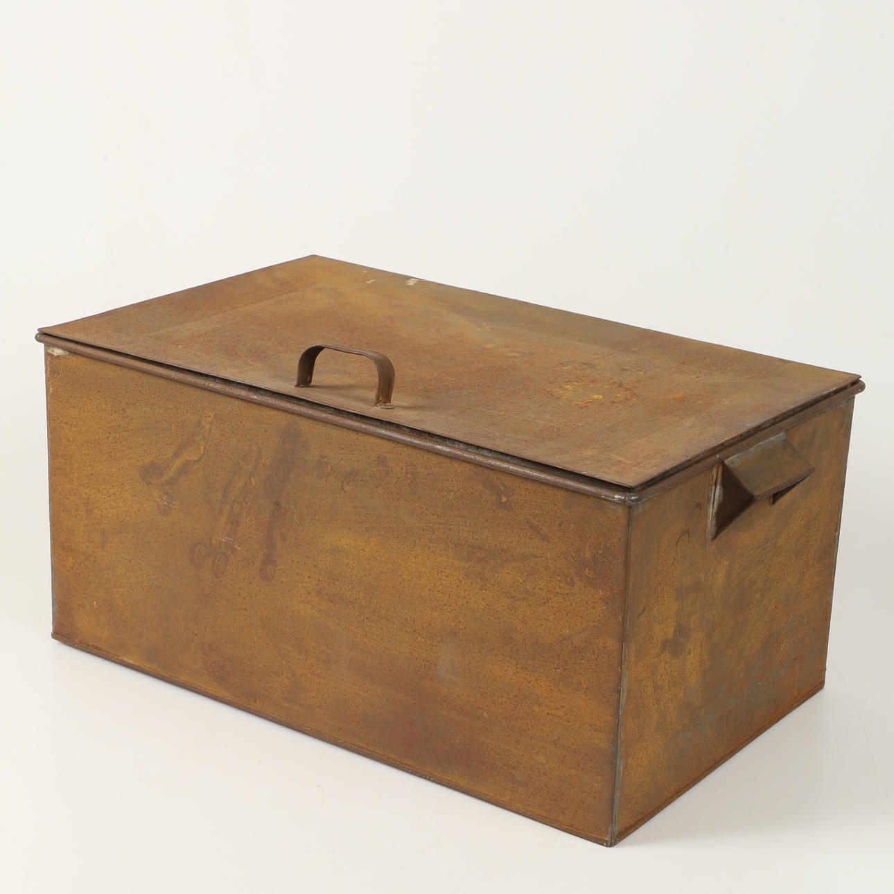 BOX, plåt med handtag, 1900-tal.