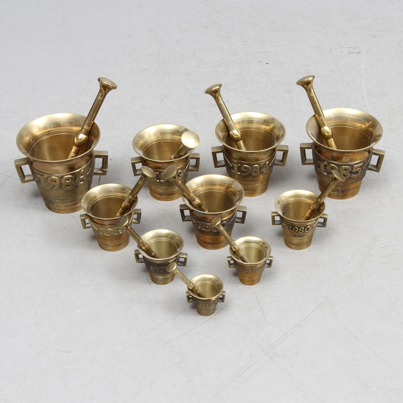 MORTLAR, 10 st, mässing, Skultuna. 1900-tal.