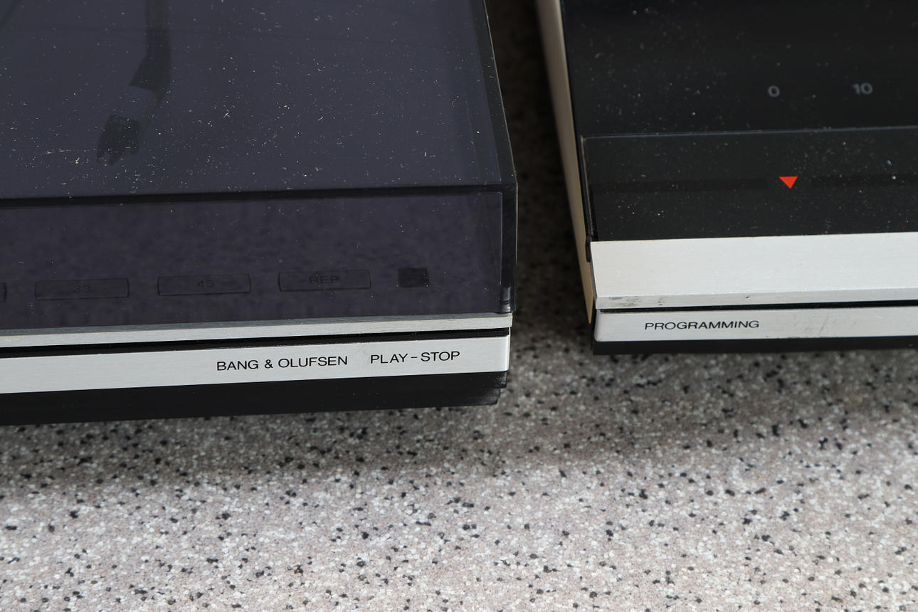 BANG & OLUFSEN, AMPLIFIER AND TURNTABLE. Beogram 2000 and Beomaster ...
