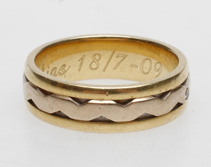 RING, 18k guld, vikt ca 7,9 gr.