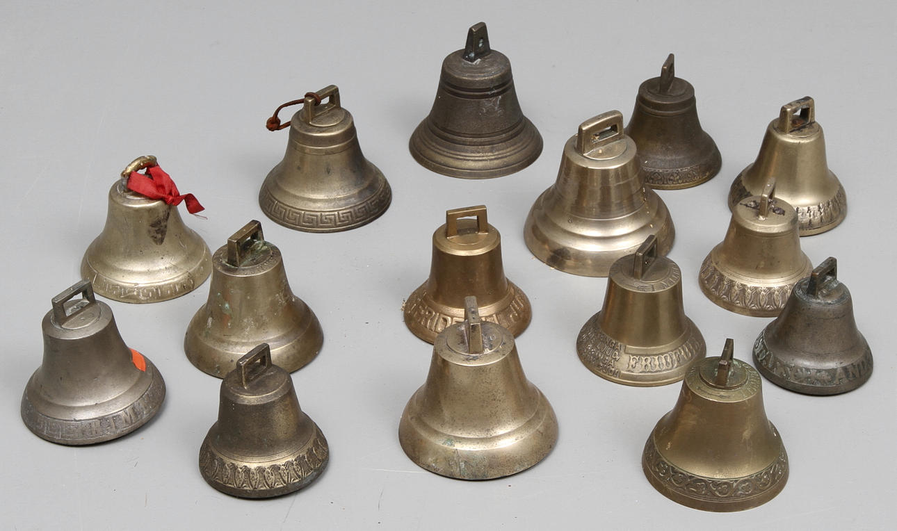 KLOCKOR, 15 st, bl.a. malm.