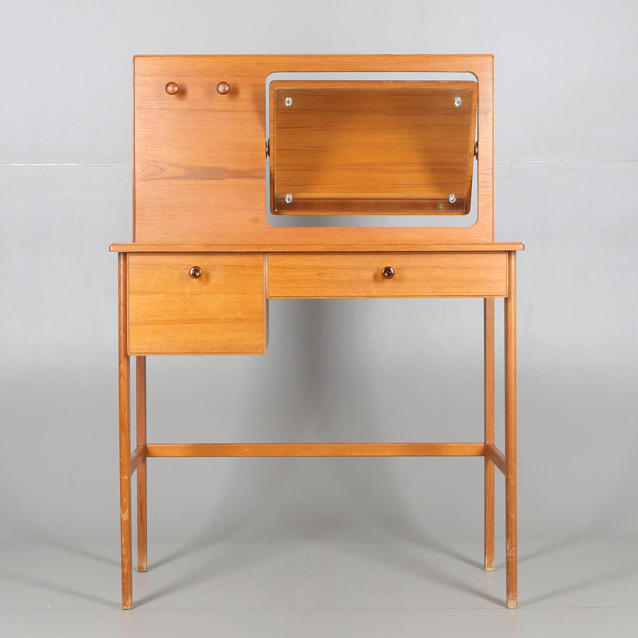 SMINKBORD, trä med teakfanér, 1950/60-tal.