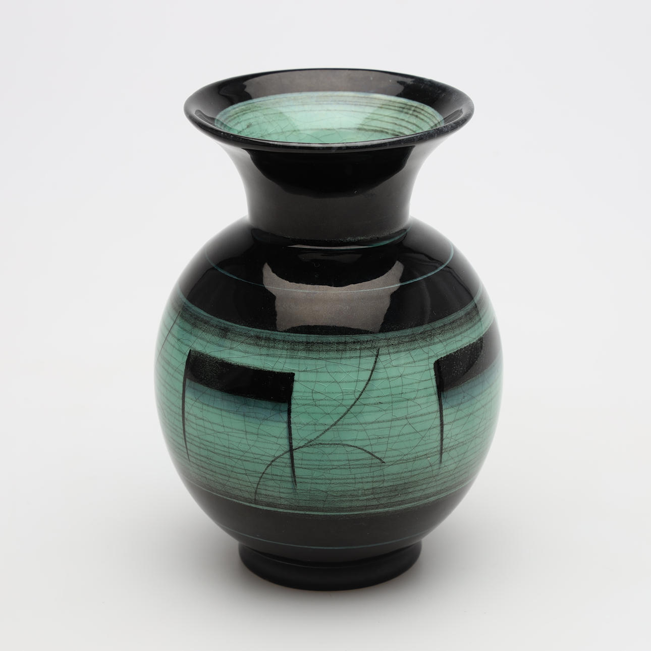 ILSE CLAESSON. Un jarrón de gres art déco, Rörstrand.