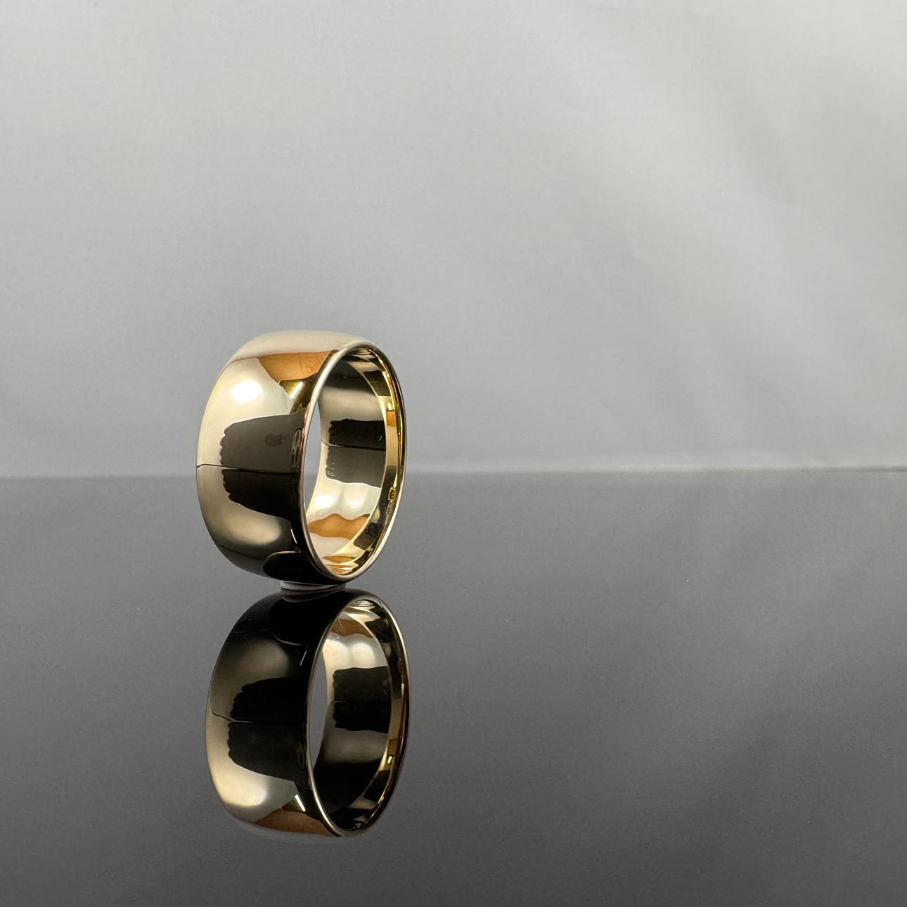 Breiter Goldring, 585/000 Gelbgold.