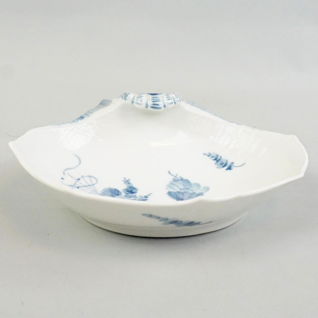 SNÄCKFAT, "Blå blomster", Royal Copenhagen, Danmark.