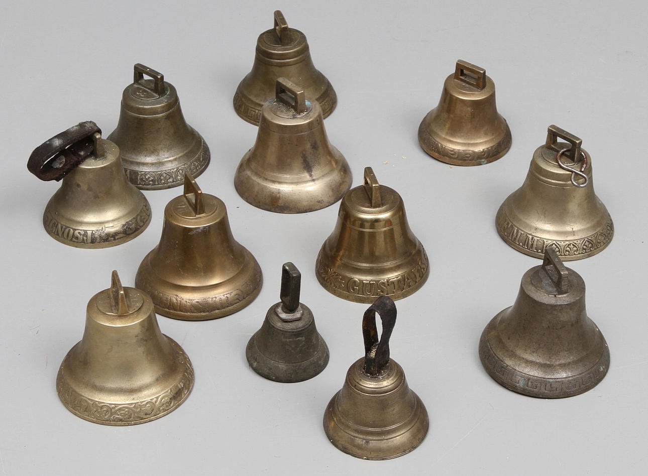 KLOCKOR, 12 st, bl.a. malm.