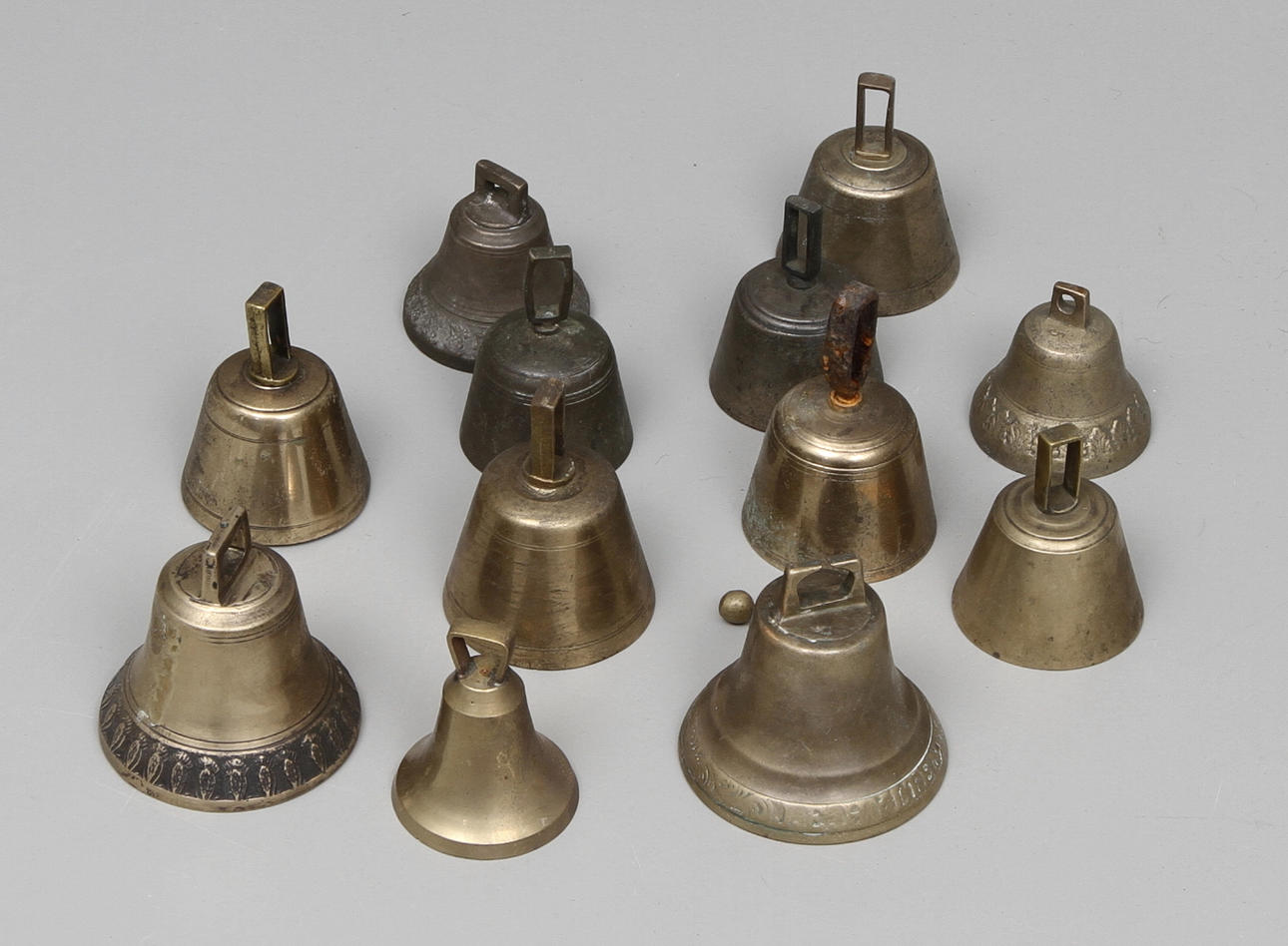 KLOCKOR, 12 st, bl.a. malm.