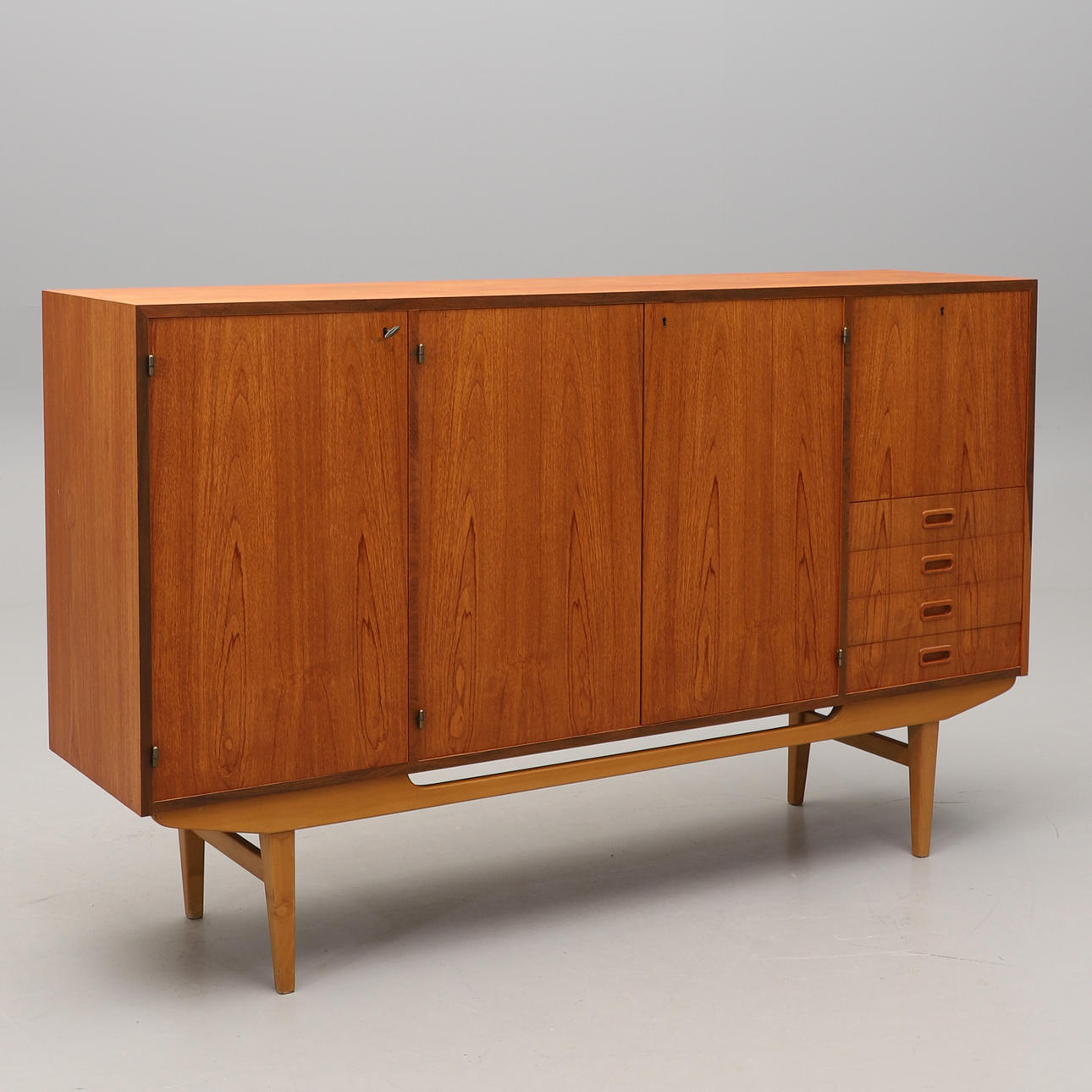 Senkki/kaappi, 1950-60-luku.