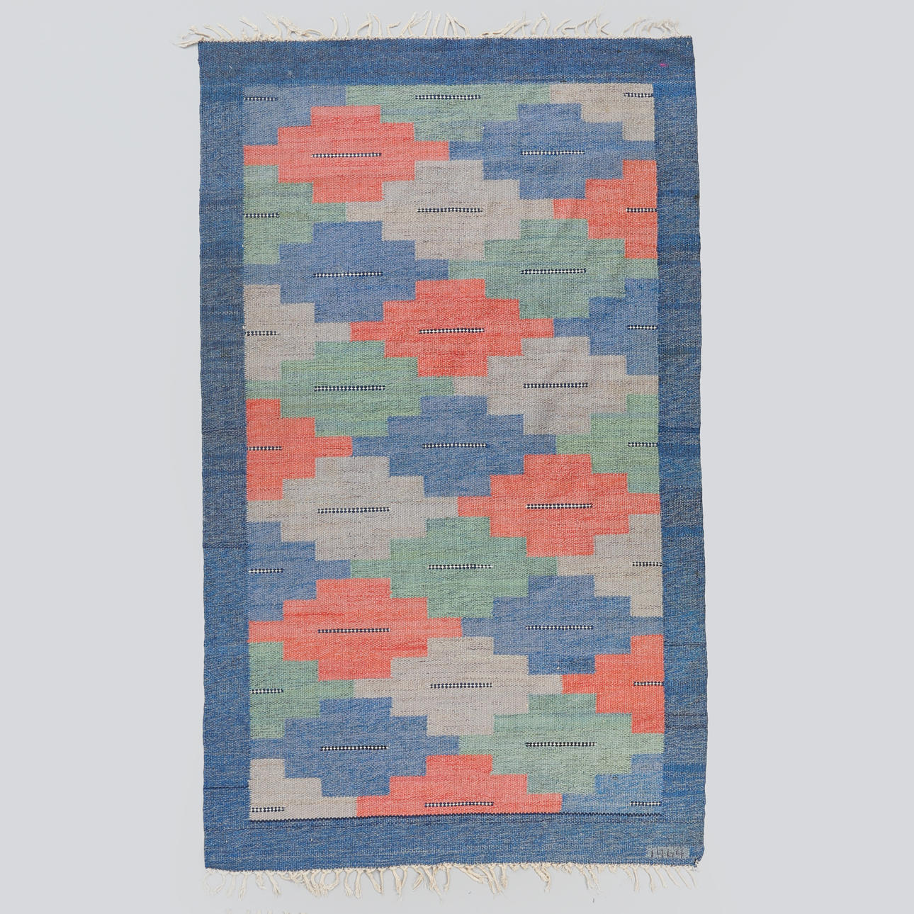 SOLVIG CYRUS-EGGERS. A carpet, “Blue Waves” wicker linen, signed and ...