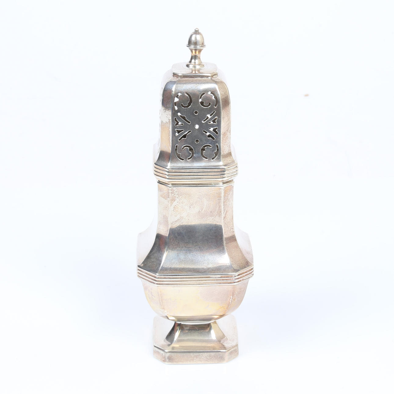 A GEORGE VI SILVER SUGAR CASTOR.