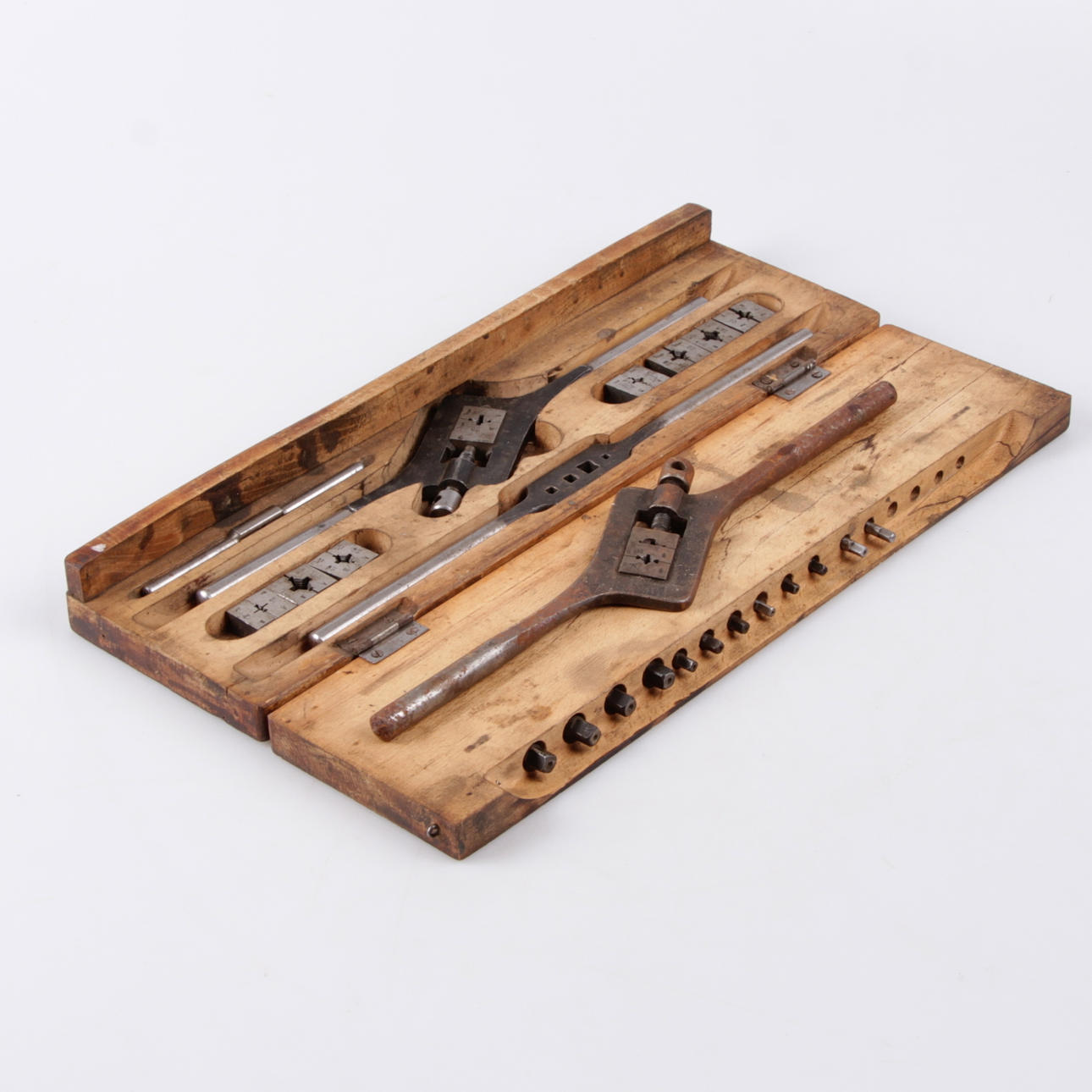 GÄNGTAPP-SET, 30 delar, 1900-talets första hälft.