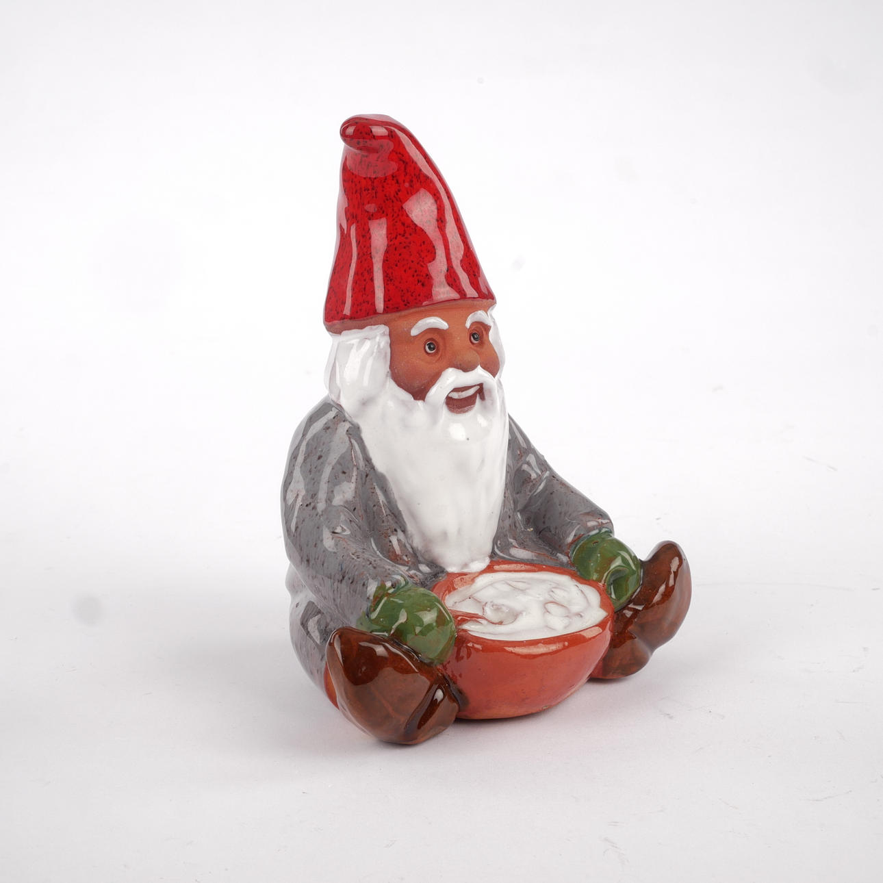 ROLF BERG. Sittande tomte, monogramsignerad.