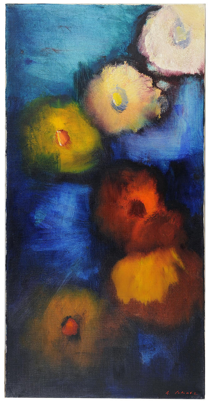 ARNOLD SCHATZ. Uttrycksfulla blommor mot mörkblå.