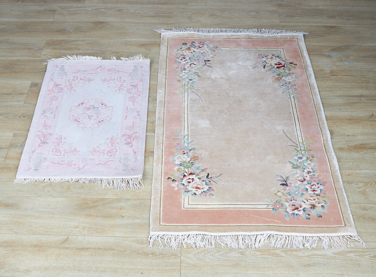 TEPPICHE, 2 Stück, Seide, China.