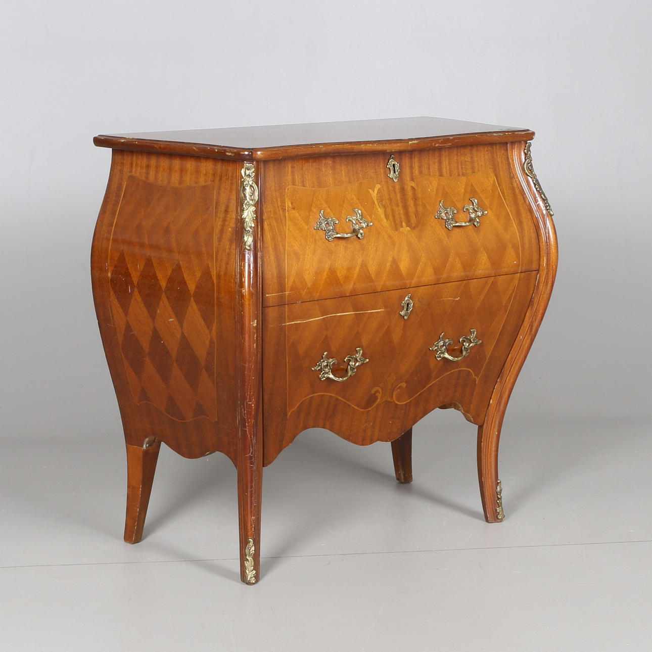 BYRÅ, rokokostil, 1900-tal.