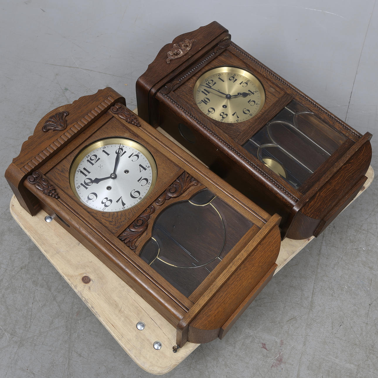 VÄGGUR, 2 st, ek, bland annat Gustav Becker, Tyskland, 1900-talets första hälft.