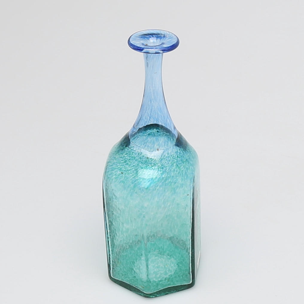 FLASKA i glas, Bertil Vallien, Kosta Boda, osignerad.