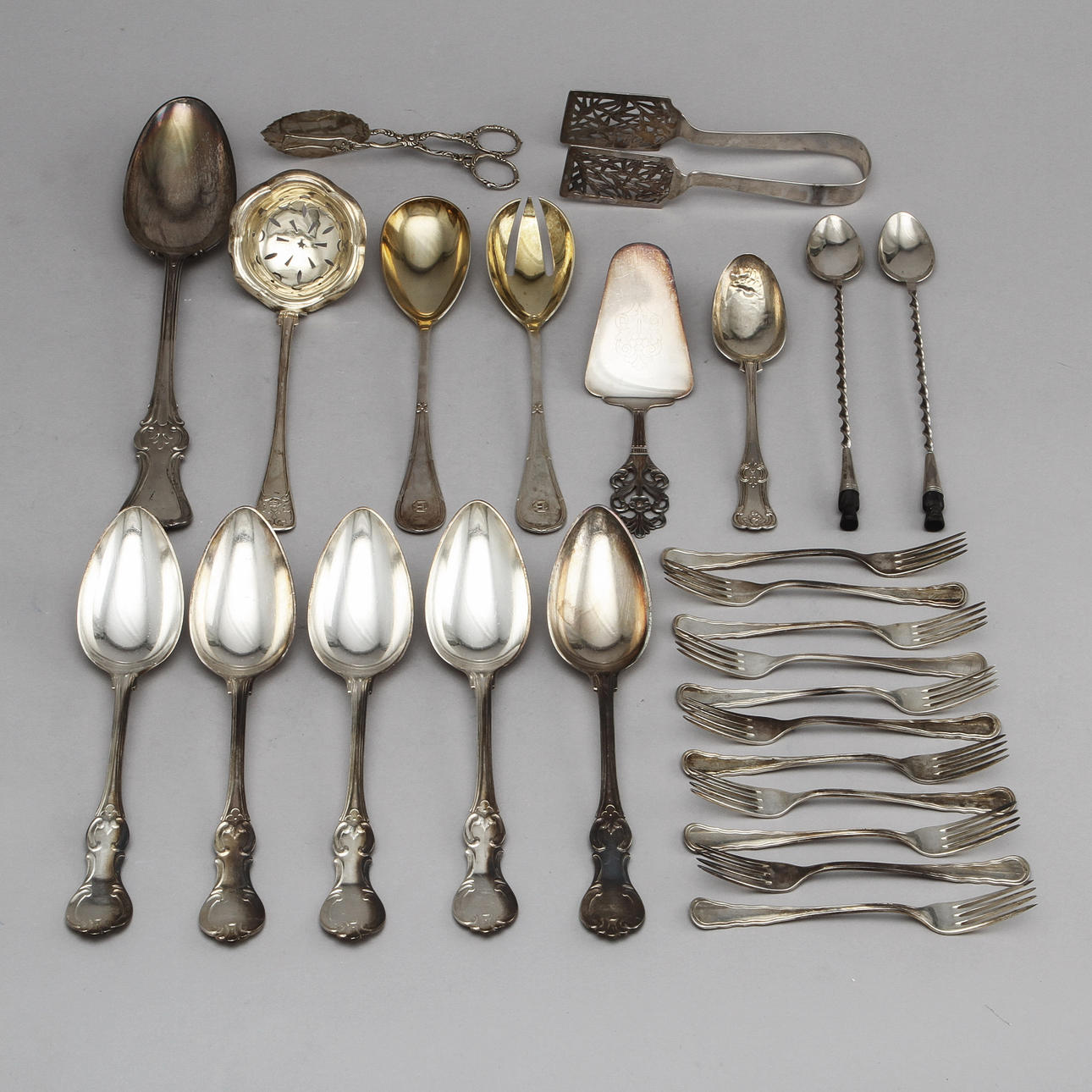 SILVERFÖREMÅL, 25 delar. Vikt ca 1200 gram.